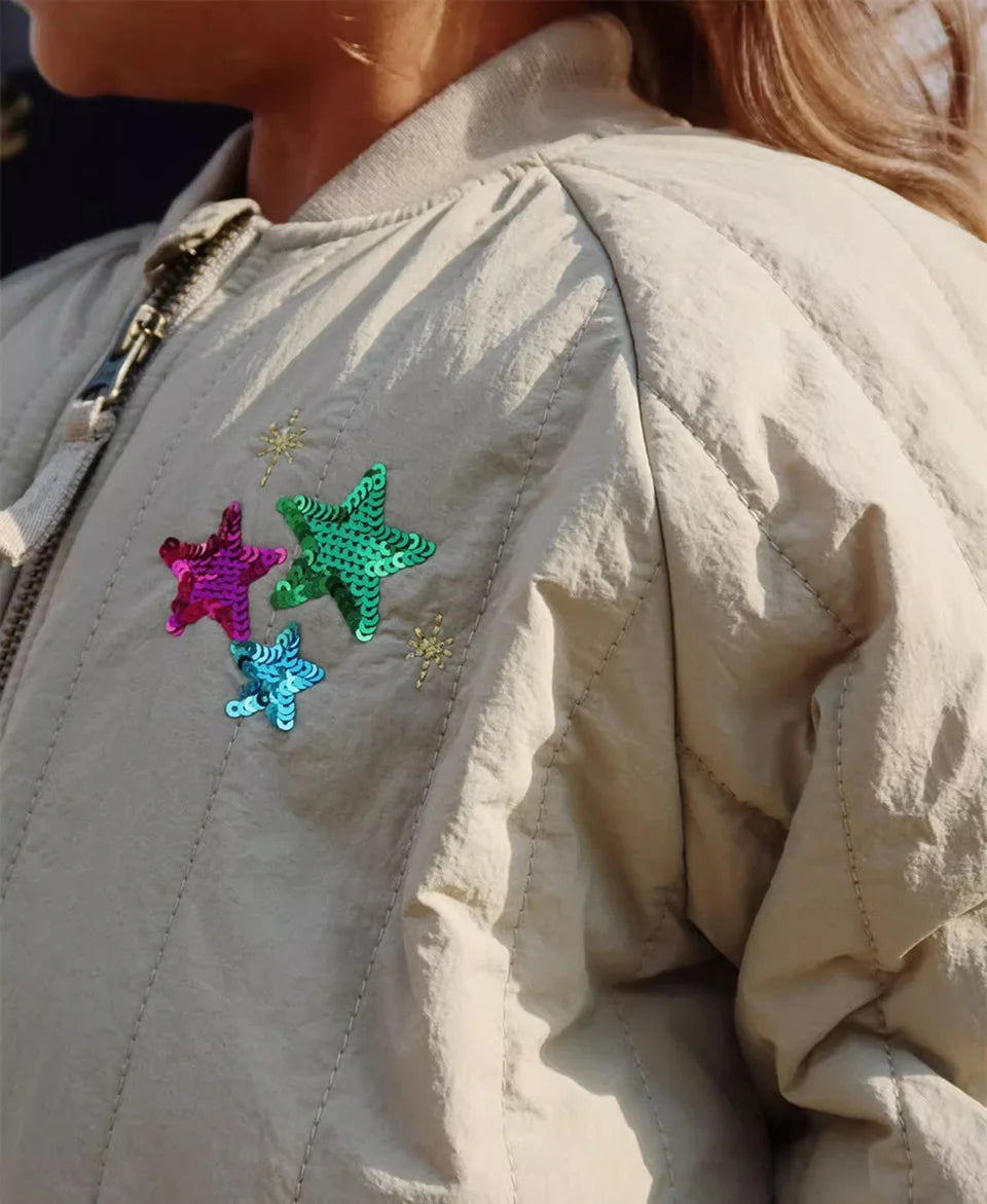 Jaquetas de inverno 2025 para bebês meninos, em lã de cordeiro com lantejoulas e desenhos animados. Roupas infantis para meninas, casaco corta-vento, estilo aviador, tamanhos de 1 a 9 anos.