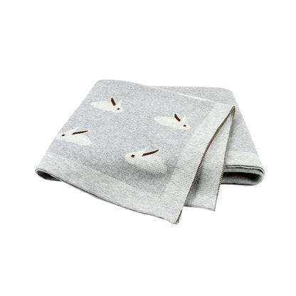 Manta de bebê tricotada, fofa, com desenho animado, macia e quentinha, ideal para enrolar e tomar banho. Mede 100 x 80 cm e pode ser usada como cobertor ou manta para carrinho de bebê.