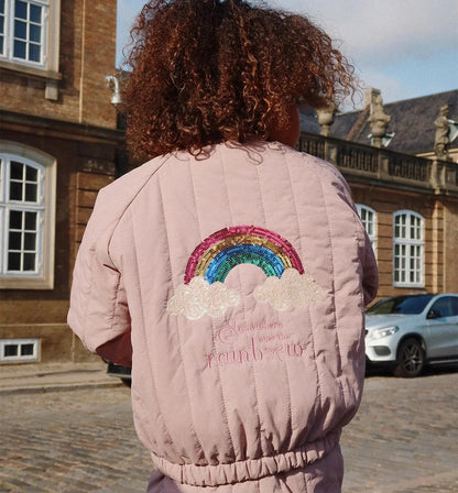 Jaquetas de inverno 2025 para bebês meninos, em lã de cordeiro com lantejoulas e desenhos animados. Roupas infantis para meninas, casaco corta-vento, estilo aviador, tamanhos de 1 a 9 anos.