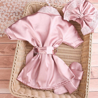 Conjunto de roupa para fotografia de recém-nascido Ylsteed, para menina de 1 mês (100 dias), composto por roupão de renda com laço, turbante, gorro e pantufas.