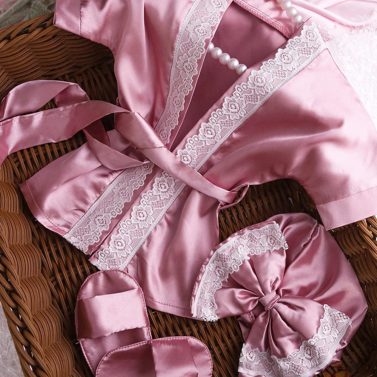 Conjunto de roupa para fotografia de recém-nascido Ylsteed, para menina de 1 mês (100 dias), composto por roupão de renda com laço, turbante, gorro e pantufas.