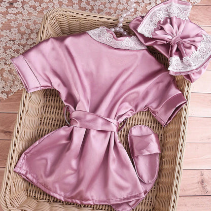 Conjunto de roupa para fotografia de recém-nascido Ylsteed, para menina de 1 mês (100 dias), composto por roupão de renda com laço, turbante, gorro e pantufas.