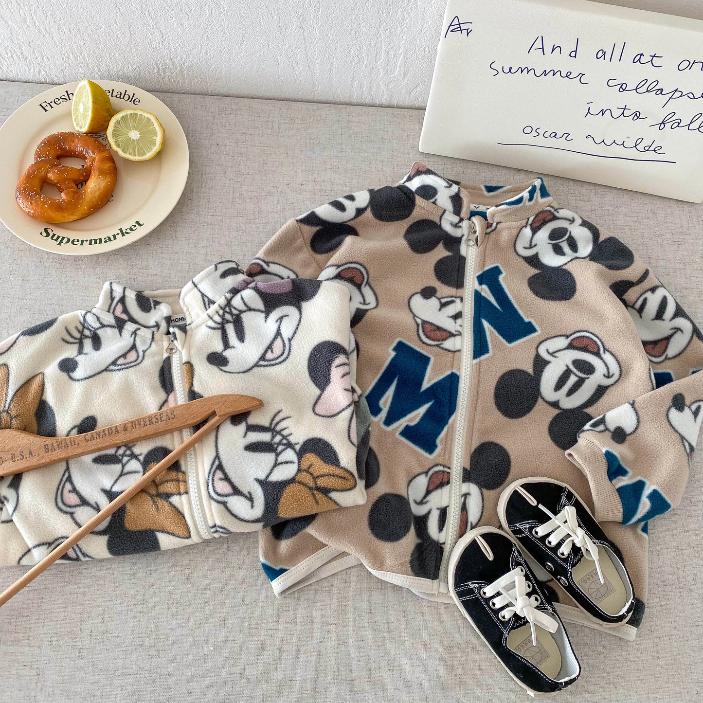 Casacos infantis de manga comprida com estampa de desenho animado para primavera e outono, modelos folgados e casuais para meninos e meninas.