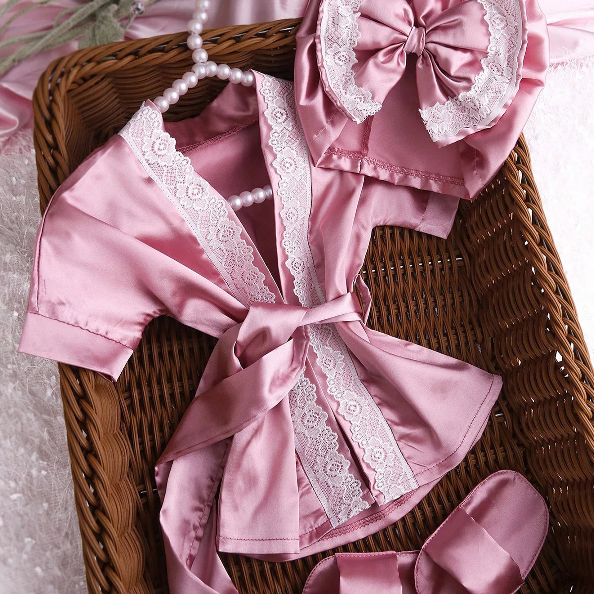 Conjunto de roupa para fotografia de recém-nascido Ylsteed, para menina de 1 mês (100 dias), composto por roupão de renda com laço, turbante, gorro e pantufas.