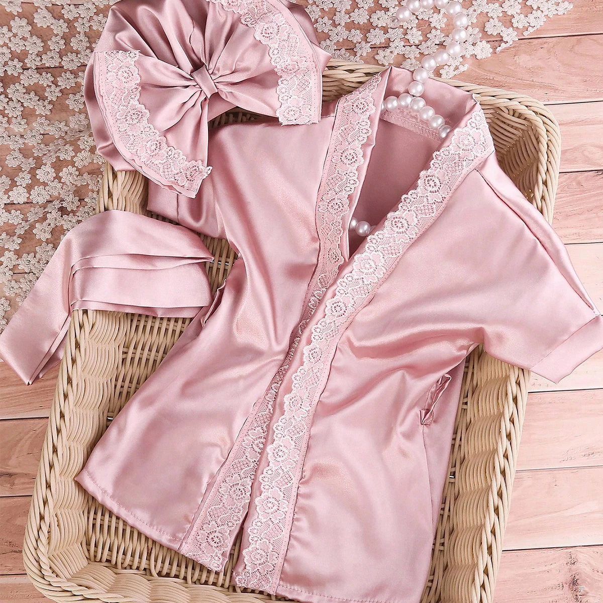 Conjunto de roupa para fotografia de recém-nascido Ylsteed, para menina de 1 mês (100 dias), composto por roupão de renda com laço, turbante, gorro e pantufas.