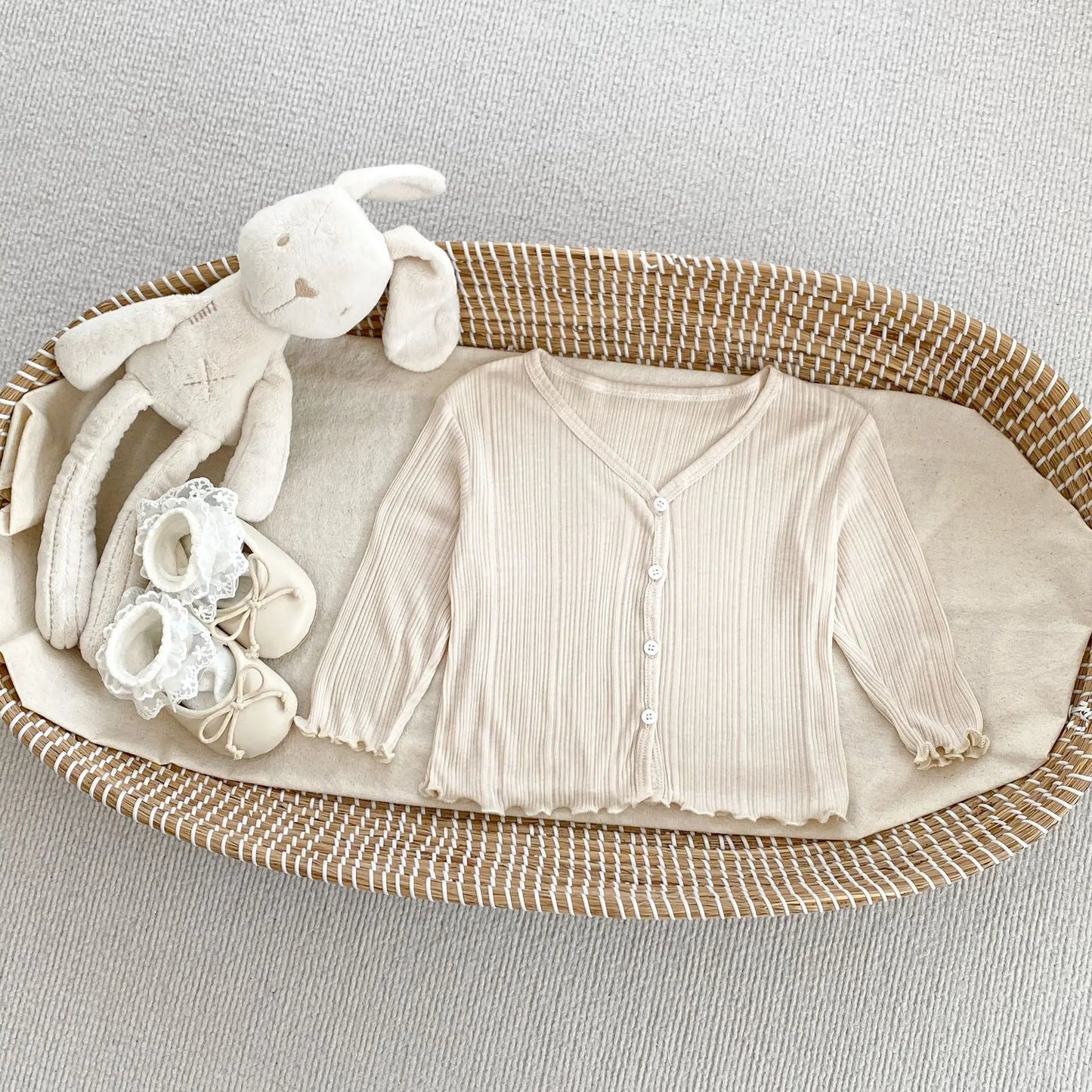 Casaco infantil de verão para meninas, com proteção solar, cor sólida, leve e fino, respirável, com abas laterais.