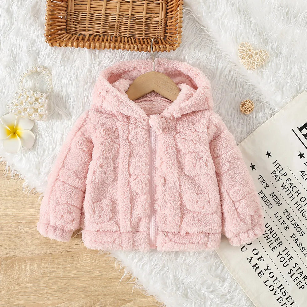 Casaco infantil de lã rosa princesa com estampa de corações, quentinho e com capuz, perfeito para o inverno.