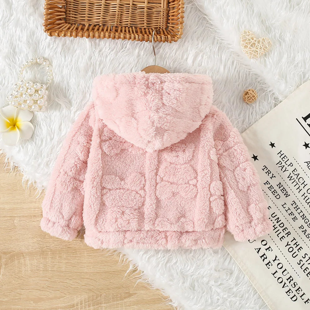 Casaco infantil de lã rosa princesa com estampa de corações, quentinho e com capuz, perfeito para o inverno.